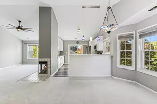 303 Stillwater Ct, Wauconda, IL 60084 - Photo 3