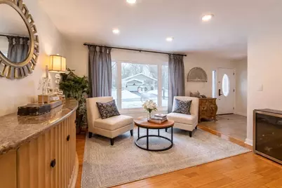 329 Montclare Lane, Wood Dale, IL 60191 - Photo 3