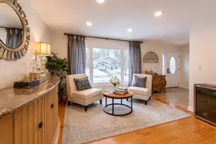 329 Montclare Ln, Wood Dale, IL 60191 - Photo 3