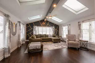 329 Montclare Ln, Wood Dale, IL 60191 - Photo 7