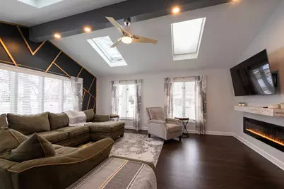 329 Montclare Lane, Wood Dale, IL 60191 - Photo 9