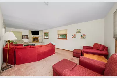 245 Tanglewood Court, Elk Grove Village, IL 60007 - Photo 5