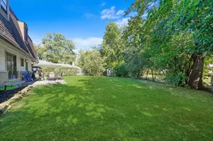 245 Tanglewood Ct, Elk Grove Village, IL 60007 - Photo 13