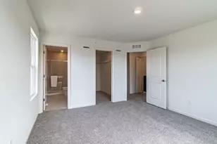 2111 Yellowstone Blvd, Mundelein, IL 60060 - Photo 13