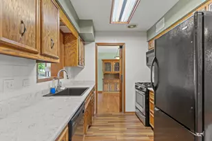 616 S Ahrens Ave, Lombard, IL 60148 - Photo 5