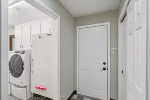 8853 W 97th Pl, Palos Hills, IL 60465 - Photo 17