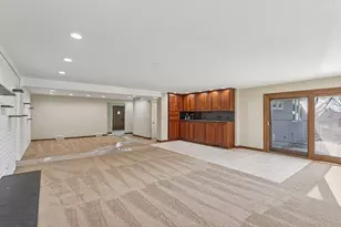 8853 W 97th Pl, Palos Hills, IL 60465 - Photo 9