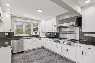 8853 W 97th Pl, Palos Hills, IL 60465 - Photo 11