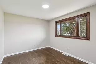 8853 W 97th Pl, Palos Hills, IL 60465 - Photo 15