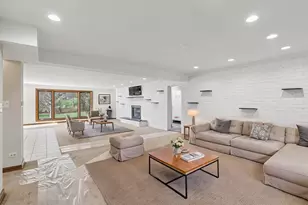 8853 W 97th Pl, Palos Hills, IL 60465 - Photo 7