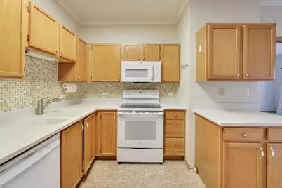 605 Barrington Avenue #140, East Dundee, IL 60118 - Photo 3