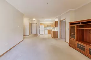 605 Barrington Ave, East Dundee, IL 60118 - Photo 5