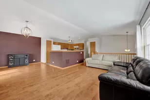 5303 W 109th St, Oak Lawn, IL 60453 - Photo 9