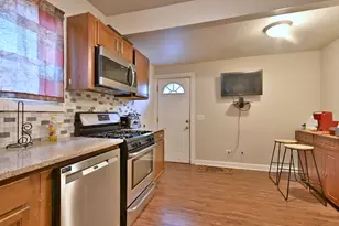 528 Woodlawn Ave, Aurora, IL 60506 - Photo 17