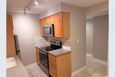 2066 Saint Johns Avenue #304, Highland Park, IL 60035 - Photo 7