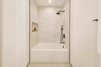 613 N Ogden Avenue #2E, Chicago, IL 60642 - Photo 23