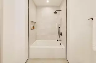 613 N Ogden Ave, Chicago, IL 60642 - Photo 23