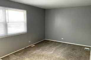 1387 S Glen Cir, Aurora, IL 60506 - Photo 9