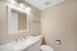 15 Tanwood Ct, Vernon Hills, IL 60061 - Photo 9