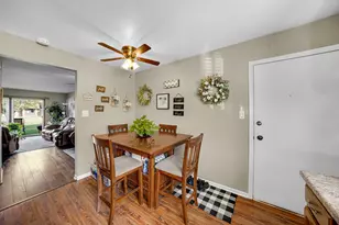 9381 Bay Colony Dr, Des Plaines, IL 60016 - Photo 5