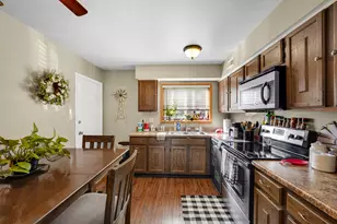 9381 Bay Colony Dr, Des Plaines, IL 60016 - Photo 7