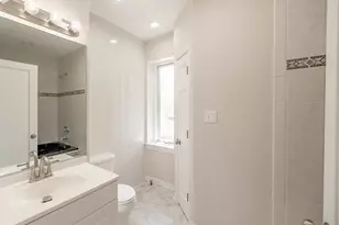 250 N Batavia Ave, Batavia, IL 60510 - Photo 19