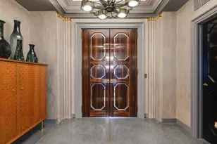 159 E Walton Pl, Chicago, IL 60611 - Photo 3