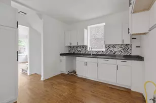 10437 S Eberhart Ave, Chicago, IL 60628 - Photo 9