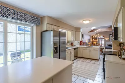 1622 E Greenwood Drive, Mount Prospect, IL 60056 - Photo 9