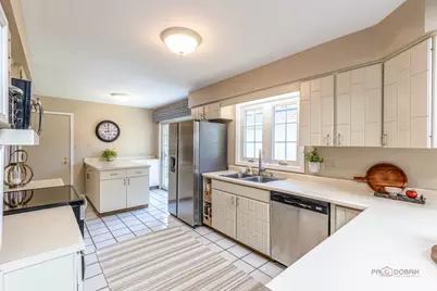 1622 E Greenwood Drive, Mount Prospect, IL 60056 - Photo 7