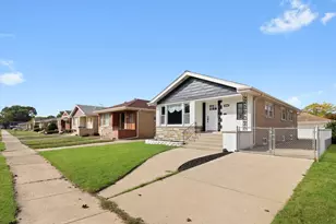 8804 S Fairfield Ave, Evergreen Park, IL 60805 - Photo 3