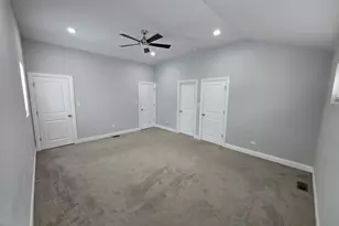 7716 S Paxton Ave, Chicago, IL 60649 - Photo 13