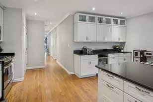 1329 N Mohawk St, Chicago, IL 60610 - Photo 9