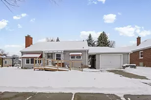 7824 W 66th Pl, Bedford Park, IL 60501 - Photo 1