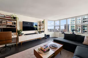 525 W Hawthorne Pl, Chicago, IL 60657 - Photo 3