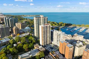 525 W Hawthorne Pl, Chicago, IL 60657 - Photo 33