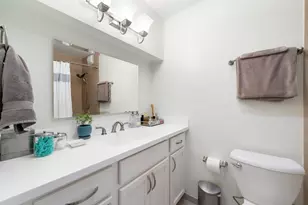 525 W Hawthorne Pl, Chicago, IL 60657 - Photo 15