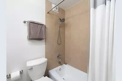 525 W Hawthorne Place #2606, Chicago, IL 60657 - Photo 17