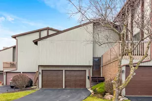 73 Century Dr, Roselle, IL 60172 - Photo 1