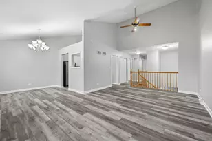 73 Century Dr, Roselle, IL 60172 - Photo 5