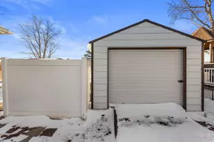 215 Chicago St, Dewitt, IL 61735 - Photo 29