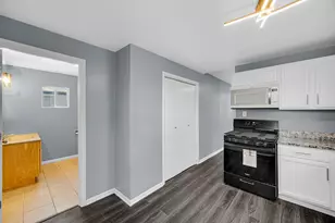 554 Douglas Ave, Calumet City, IL 60409 - Photo 7