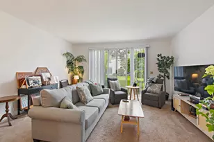 368 Maidstone Ct, Schaumburg, IL 60194 - Photo 7