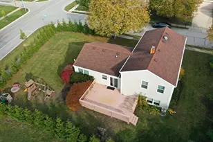 1327 Larchmont Dr, Buffalo Grove, IL 60089 - Photo 35