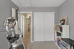 337 W Treehouse Ln, Round Lake, IL 60073 - Photo 15