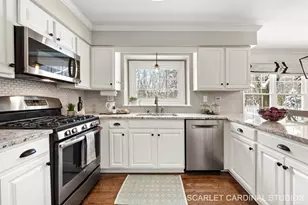 295 Meadowview Ln, Aurora, IL 60502 - Photo 9