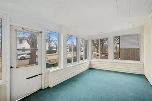 609 1st St, Libertyville, IL 60048 - Photo 3