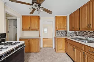 609 1st St, Libertyville, IL 60048 - Photo 5