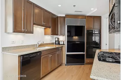 25 E Superior Street #2405, Chicago, IL 60611 - Photo 9