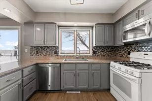 208 E Newton St, Mansfield, IL 61854 - Photo 13